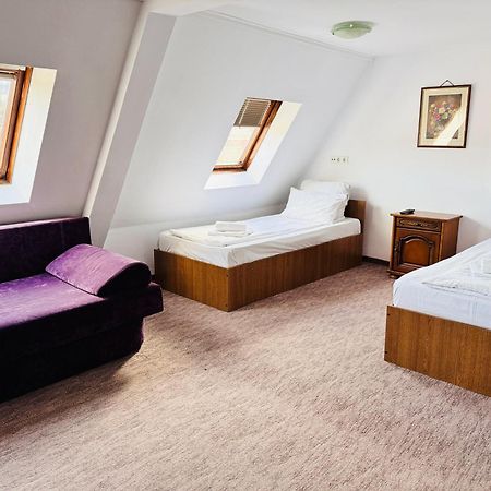 Complex Select Hotel Mediaş Екстериор снимка