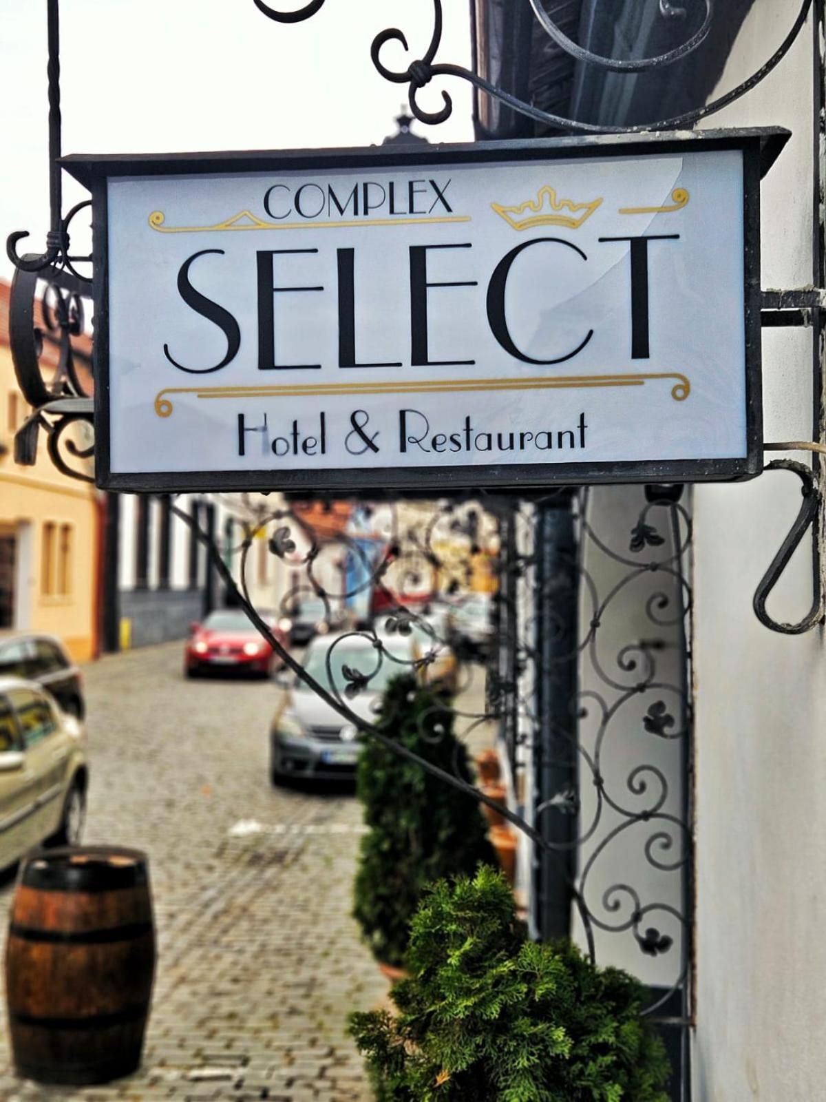 Complex Select Hotel Mediaş Екстериор снимка