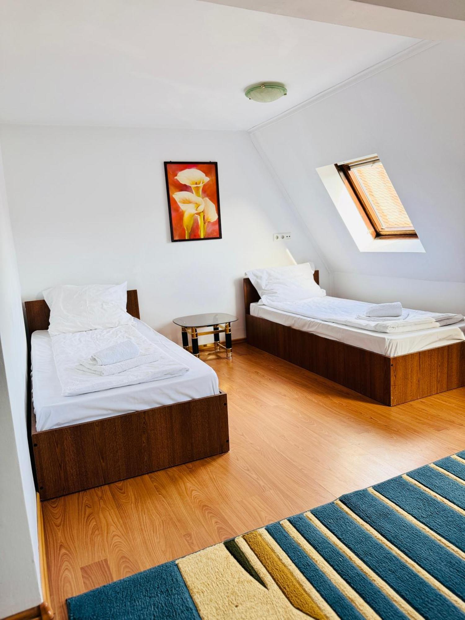 Complex Select Hotel Mediaş Екстериор снимка