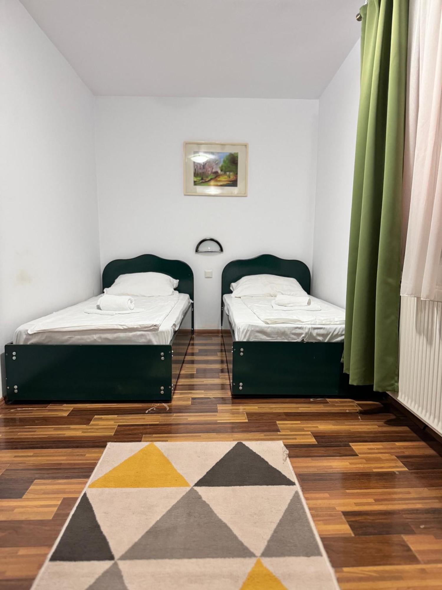 Complex Select Hotel Mediaş Екстериор снимка