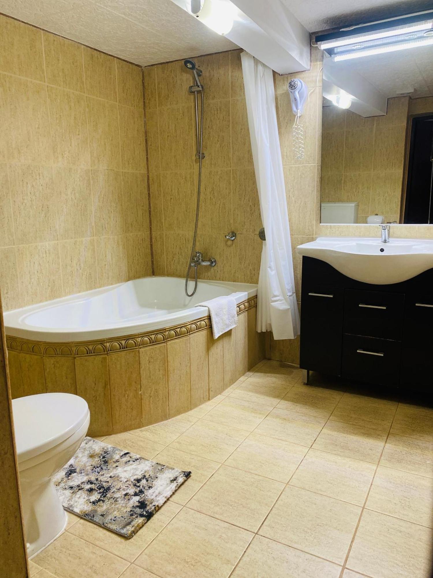 Complex Select Hotel Mediaş Екстериор снимка