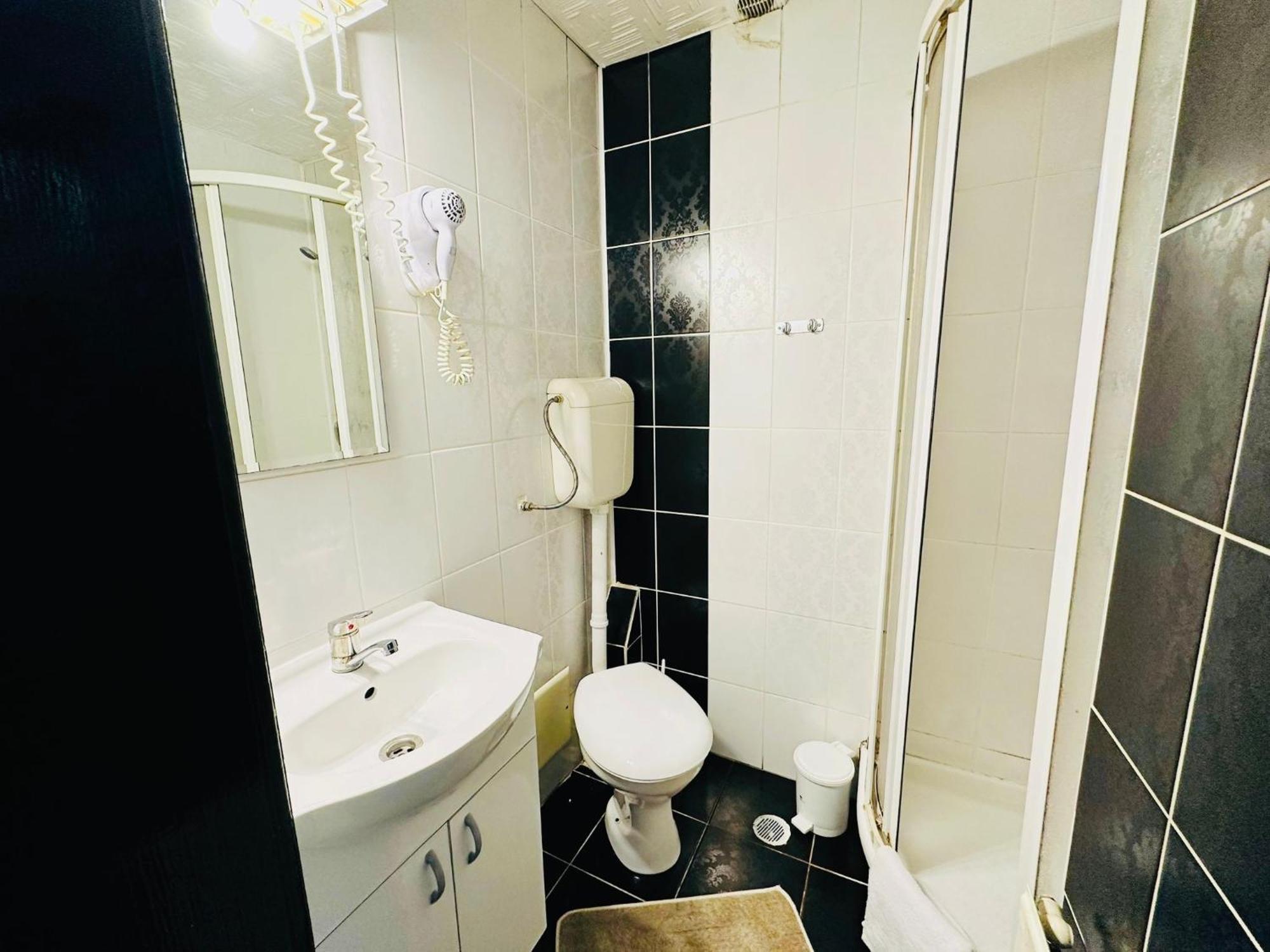 Complex Select Hotel Mediaş Екстериор снимка