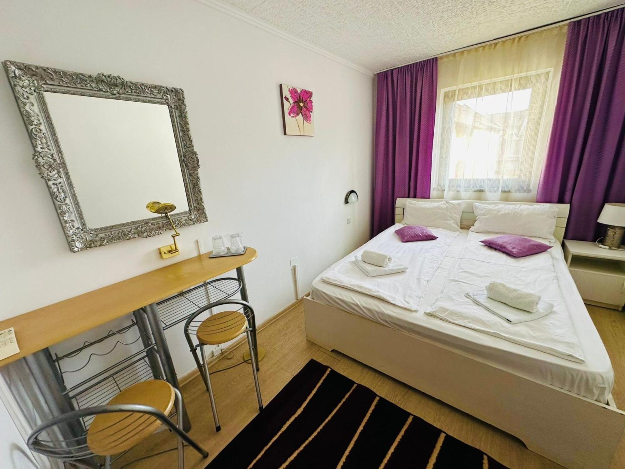 Complex Select Hotel Mediaş Екстериор снимка
