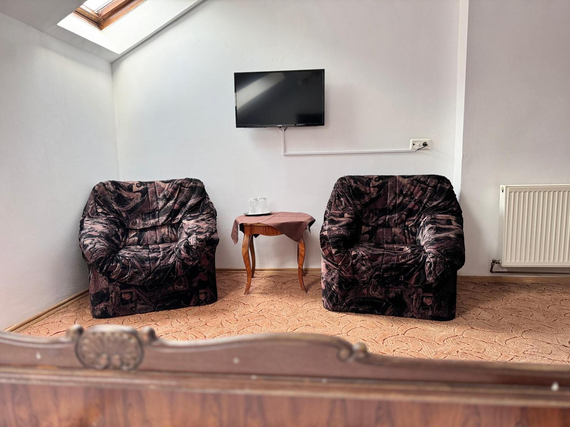 Complex Select Hotel Mediaş Екстериор снимка