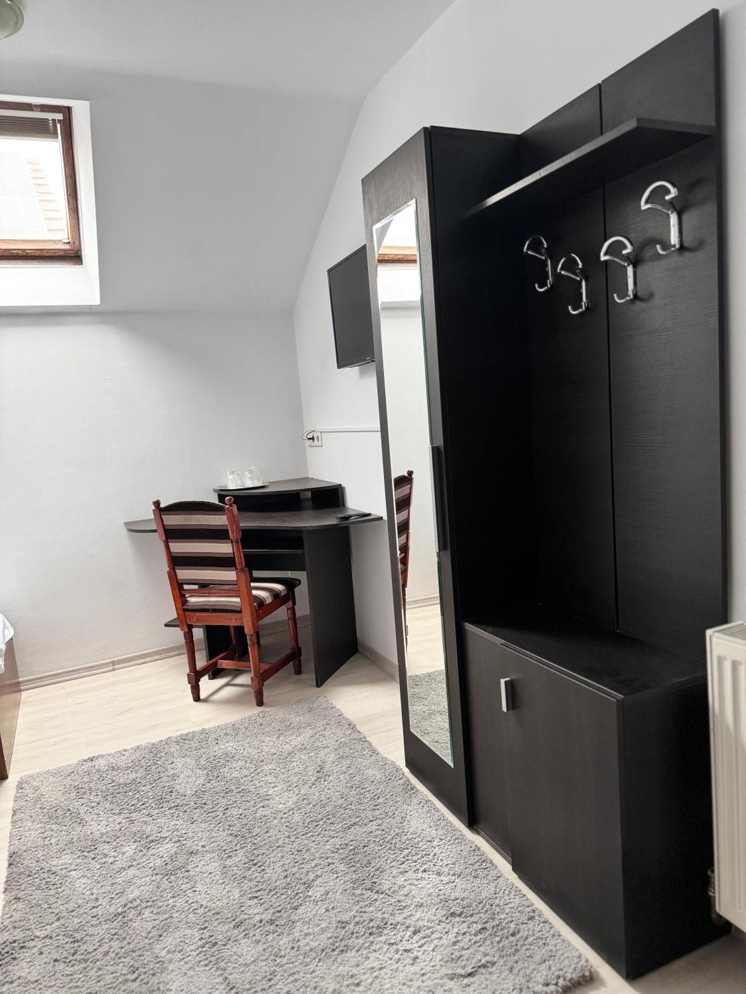Complex Select Hotel Mediaş Екстериор снимка