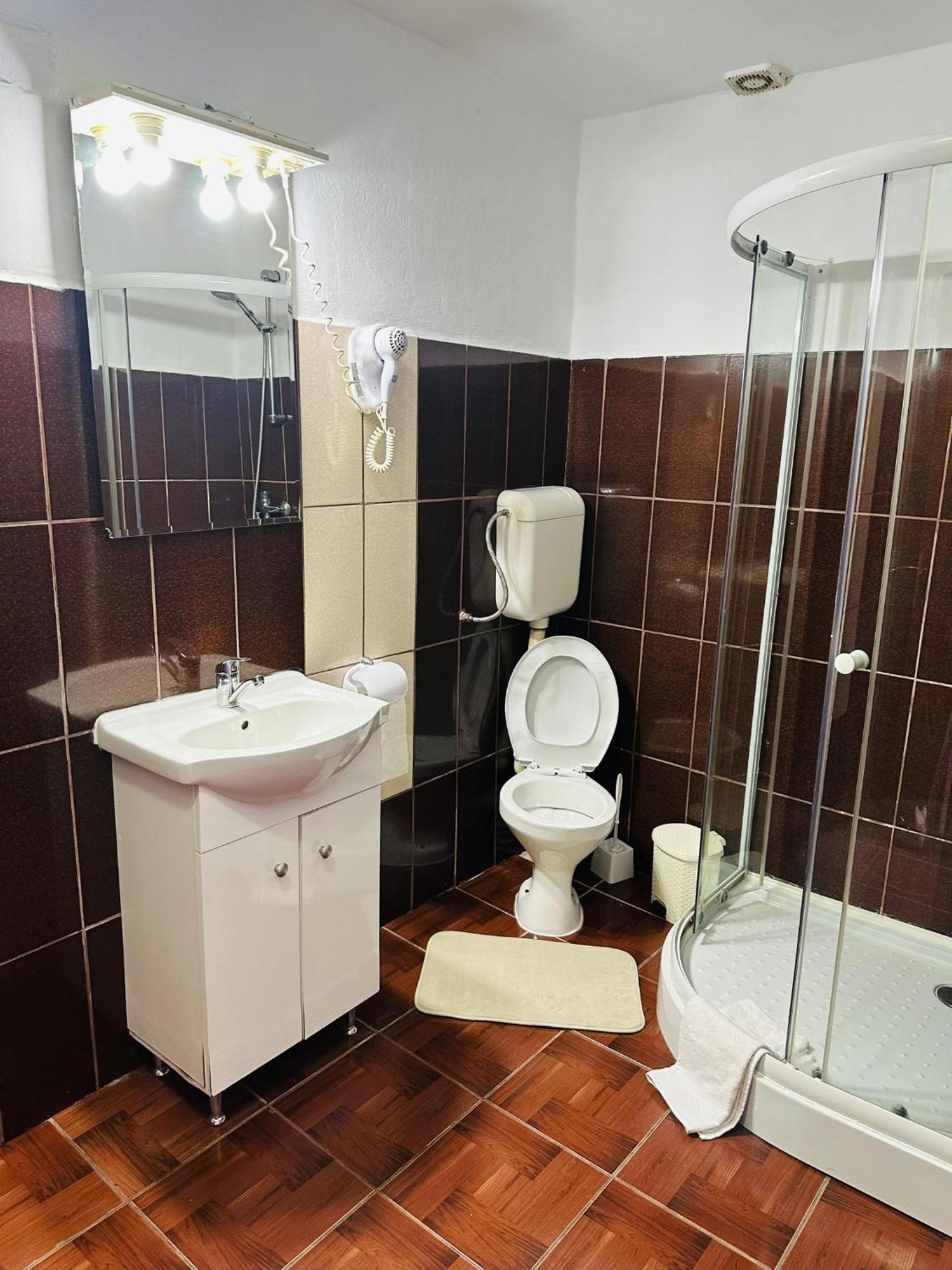 Complex Select Hotel Mediaş Екстериор снимка